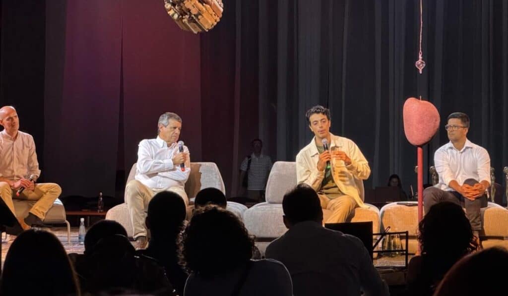 Las claves que dieron gerentes y CEO’s en Conexión Summit 2026 a las startups para acercarse a grandes empresas Gabriel Jaime Salazar, líder de almacenamiento de energía de Celsia; Jaime Hernán Ríos, líder ventures de EPM, y Pablo Castellanos, gerente y cofundador de BATX