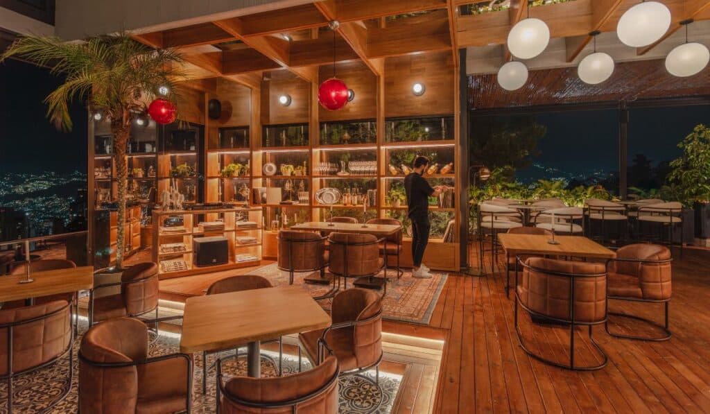Casa de Nadie, la propuesta gastronómica con nuevas experiencias en reconocido sector de Medellín: revela planes de crecimiento Interior Casa de Nadie