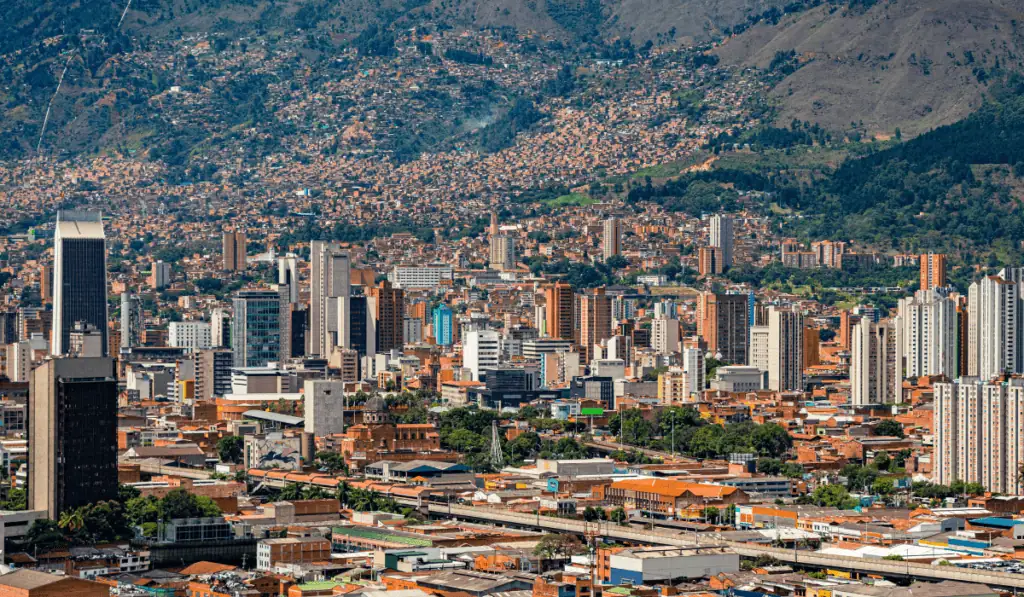 Relevante | Antioquia lanzará licitaciones viales y de trenes por más de $4 billones: Estas son las megaobras Antioquia lanzará licitaciones viales y de trenes.