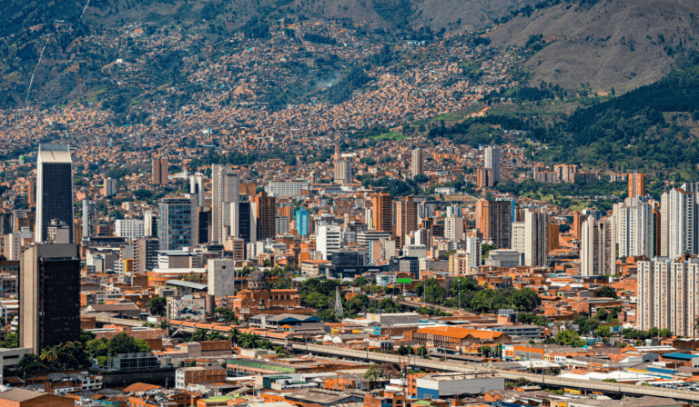 Relevante | Antioquia lanzará licitaciones viales y de trenes por más de $4 billones: Estas son las megaobras Antioquia lanzará licitaciones viales y de trenes.