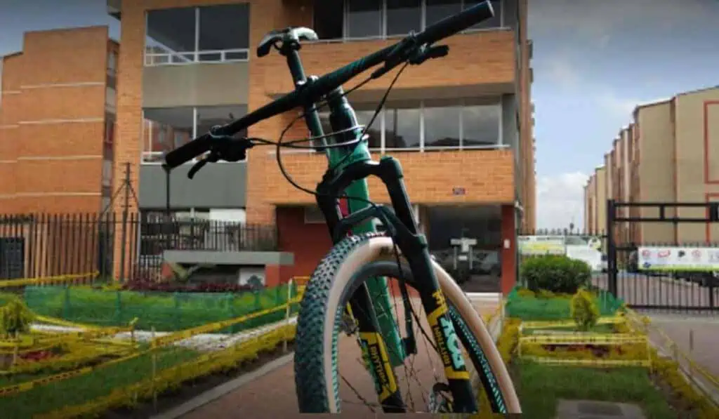 Ciudadanos con bicicletas en conjuntos recibirían multa de $200.000 que impone exigente norma Multa que pagarán quienes vivan en conjuntos y tengan bicicleta