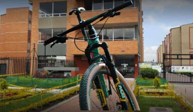 Ciudadanos con bicicletas en conjuntos recibirían multa de $200.000 que impone exigente norma Multa que pagarán quienes vivan en conjuntos y tengan bicicleta