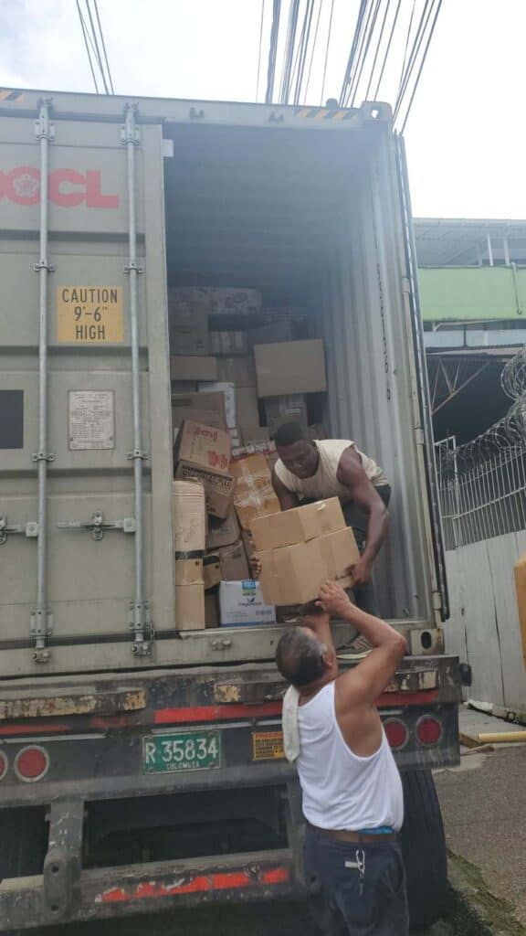 Ayudas ya comenzaron a llegar a Chocó tras el terremoto Ayudas ya comenzaron a llegar a Chocó tras el terremoto