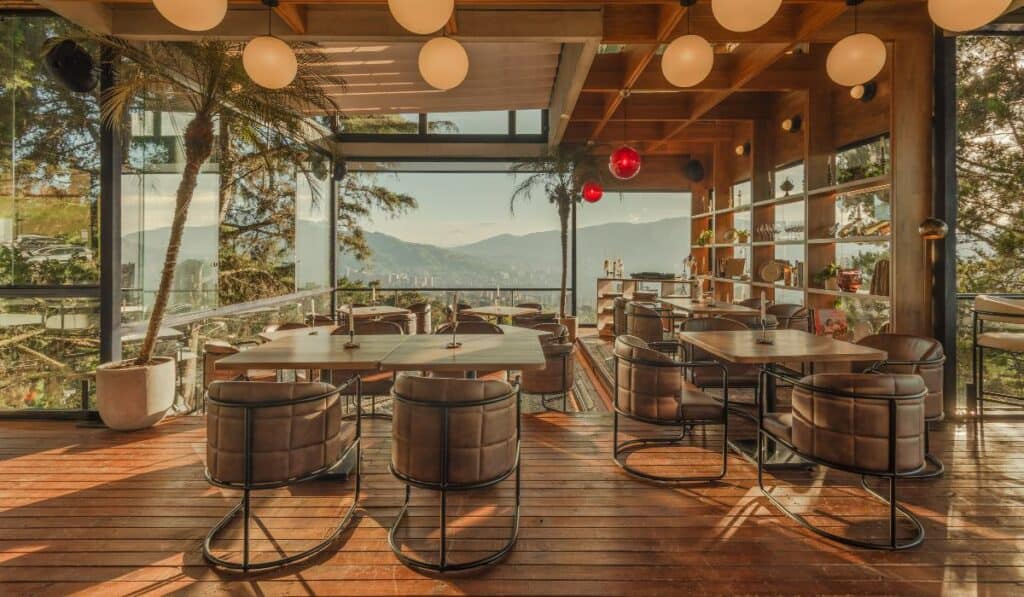 Casa de Nadie, la propuesta gastronómica con nuevas experiencias en reconocido sector de Medellín: revela planes de crecimiento Vista desde Casa de Nadie