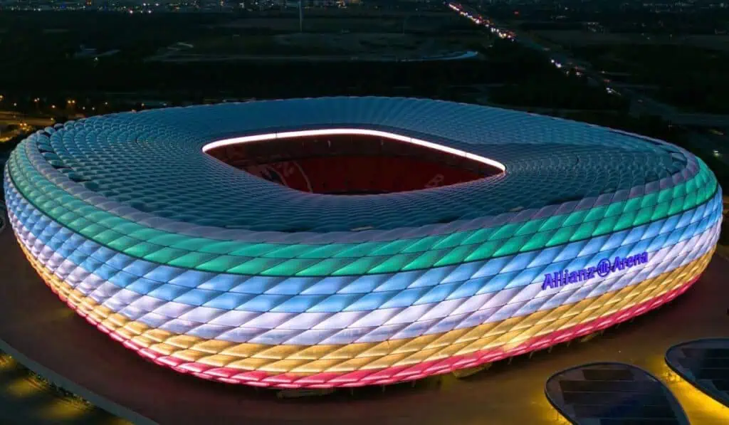 Así funciona el modelo de negocio del Bayern Múnich que lo diferencia de otros gigantes del fútbol europeo Allianz Arena, estadio del Bayern Múnich.