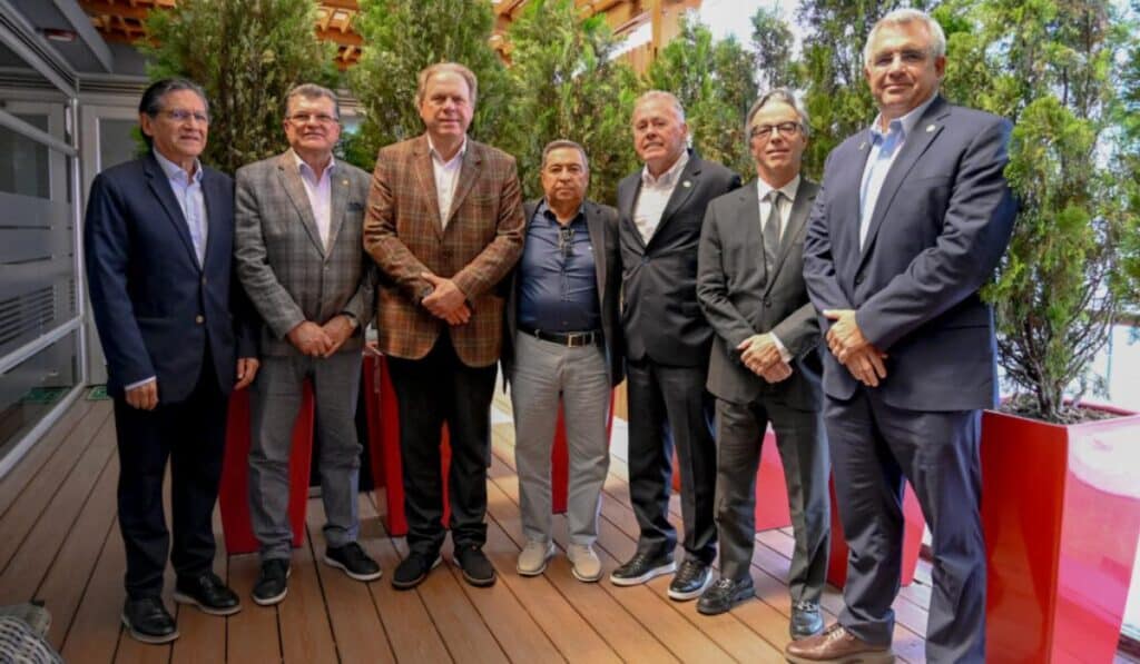 Ramón Jesurún seguirá como presidente de la Federación Colombiana de Fútbol hasta 2030 La Federación Colombiana de Fútbol formalizó la continuidad de Ramón Jesurún y confirmó el Comité Ejecutivo que dirigirá el fútbol colombiano