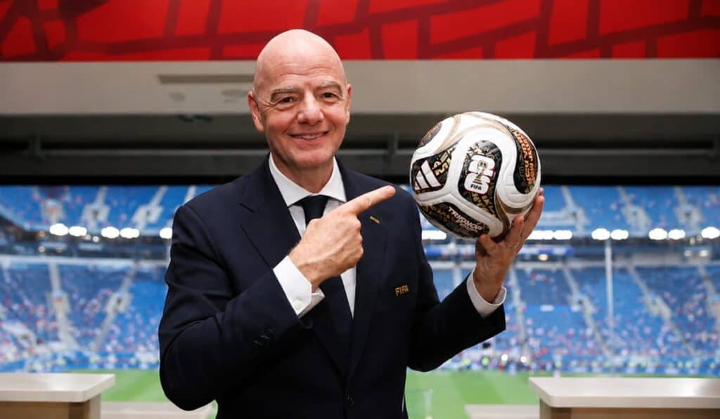 Acusan a Gianni Infantino de ofrecer la final del Mundial 2030 a cambio de apoyo político Acusan a Gianni Infantino de ofrecer la final del Mundial 2030 a cambio de apoyo político