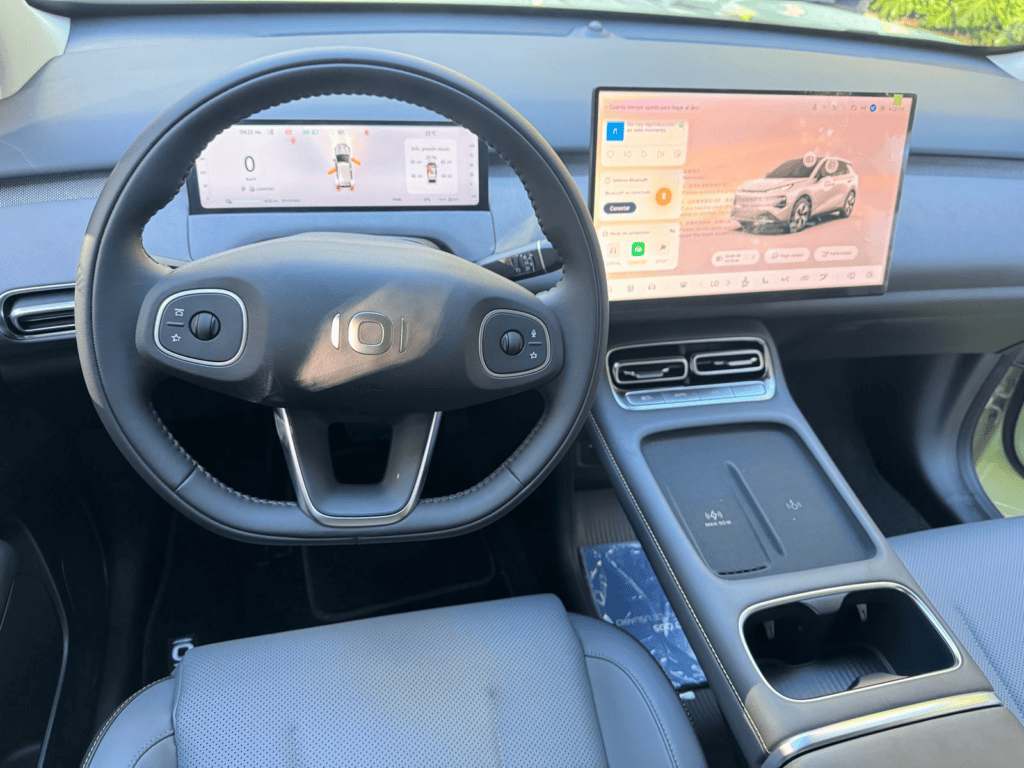 El nuevo SUV eléctrico que llega a Colombia por menos de $80 millones Consola central del Nevo Q05 de Changan. Foto: Nataly Vargas, Valora Analitik.