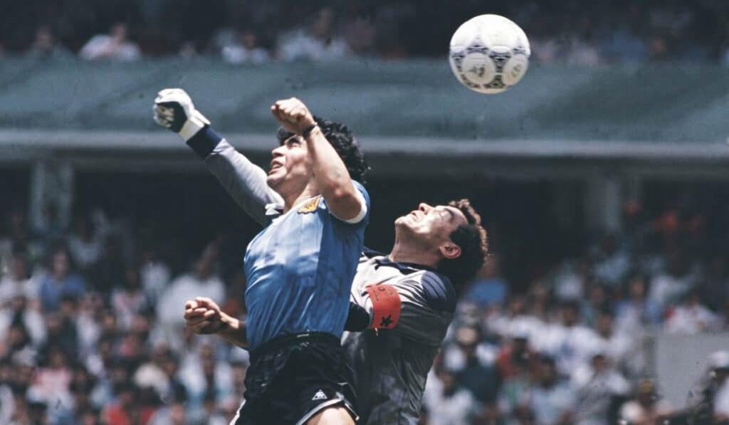 Subastan la pelota de la ‘Mano de Dios’ de Maradona a Inglaterra en 1986: podría superar los US$10 millones Subastan la pelota de la ‘Mano de Dios’ de Maradona a Inglaterra en 1986