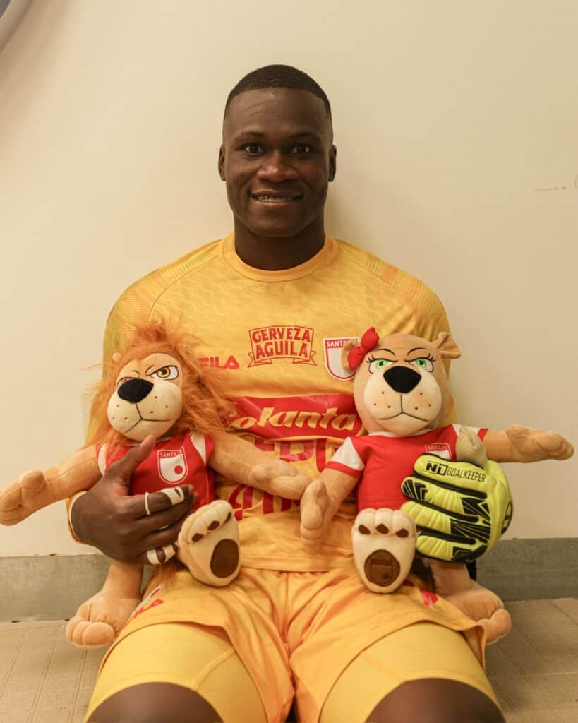 Weimar Asprilla, héroe de la clasificación de Santa Fe, vale 100 veces menos que el jugador más valioso de River
weimar asprilla arquero santa fe