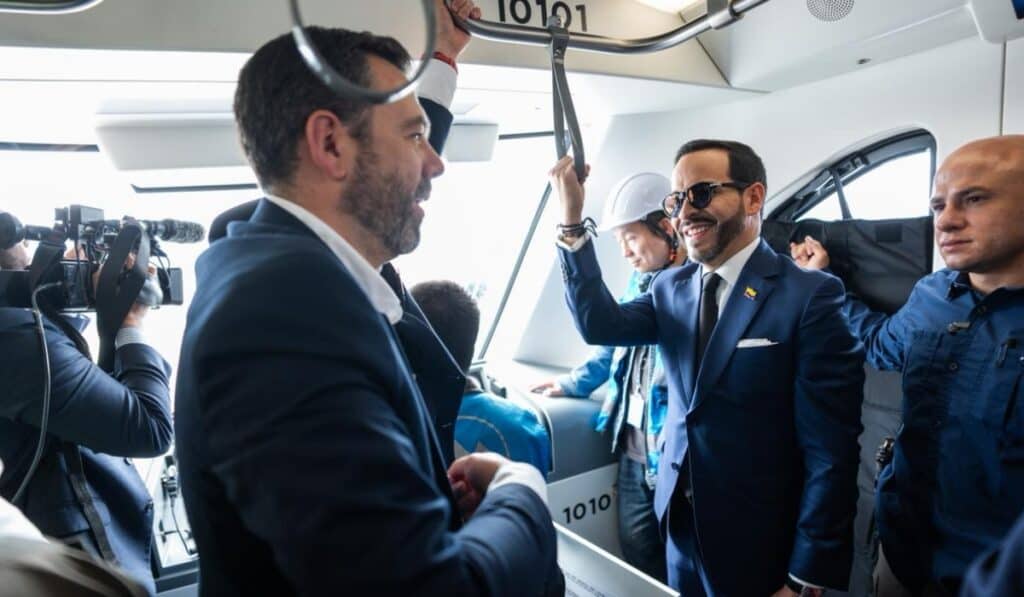 De la Espriella ratifica respaldo al Metro de Bogotá y plantea avanzar en las líneas 2, 3 y 4 Abelardo de la Espriella, presidente de Colombia junto al alcalde de Bogotá en el metro
