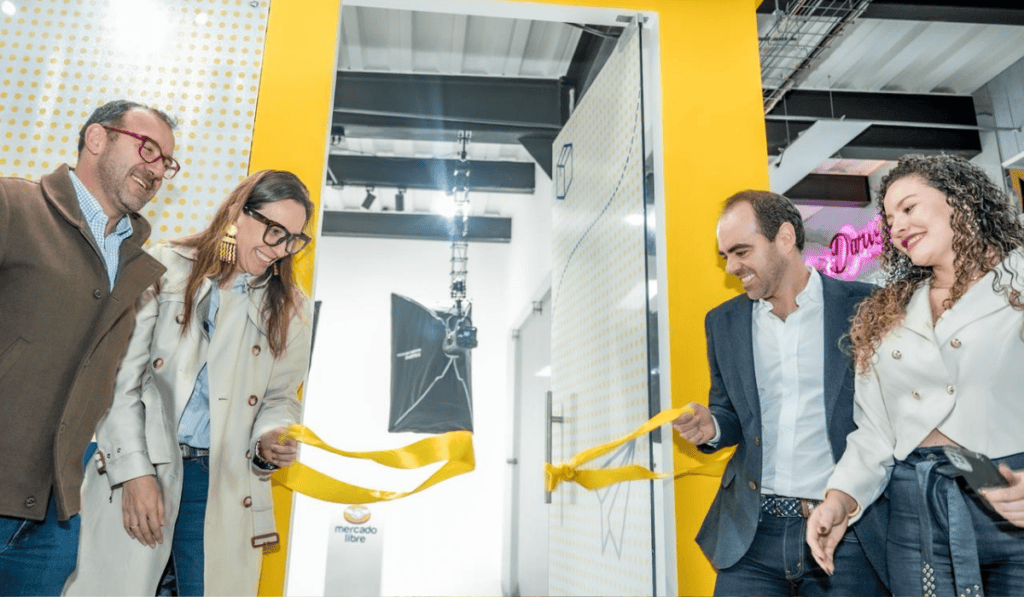 Mercado Libre llega a San Victorino para impulsar la digitalización de sus comerciantes Apertura centro de asesoramiento de Mercado Libre