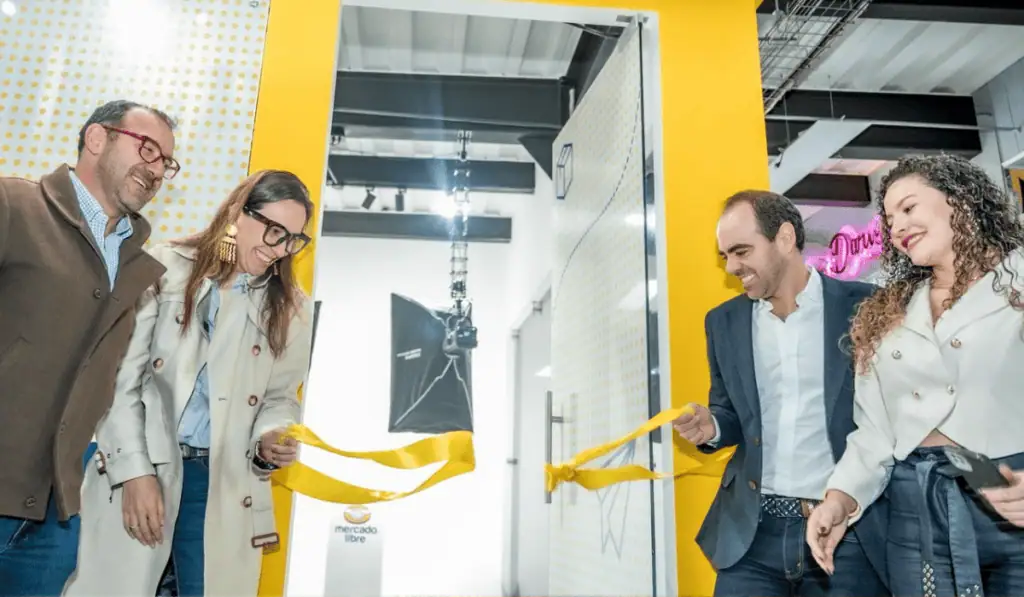 “Queremos democratizar el comercio electrónico”: así es la apuesta de Mercado Libre en San Victorino Apertura centro de asesoramiento de Mercado Libre