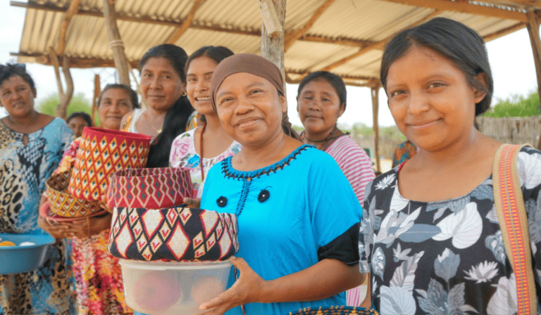 Artesanías Wayuu de Misión La Guajira llegan a tiendas D1 y Feria Eva en Bogotá Artesanías Wayuu de Misión La Guajira llegan a tiendas D1 y Feria Eva en Bogotá