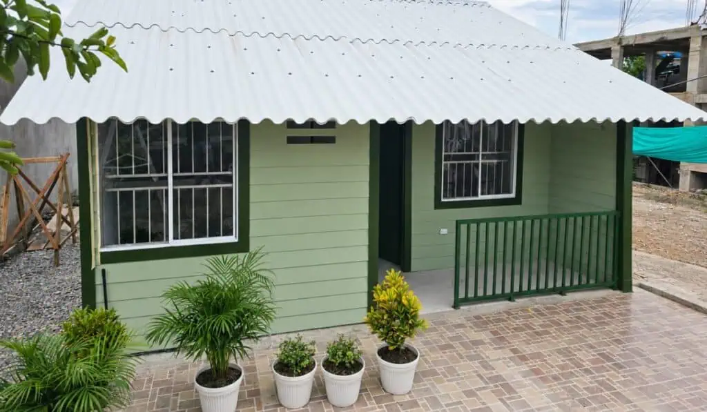 Grupo Argos y Nicky Jam entregaron la primera vivienda de Adopta un Hogar en Quibdó: así avanza la construcción de 1.000 viviendas Casa de Adopta un Hogar