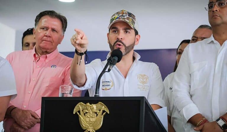 De la Espriella confirma $65.000 millones para vía clave de La Guajira De la Espriella confirma $65.000 millones para una vía clave en la economía de La Guajira