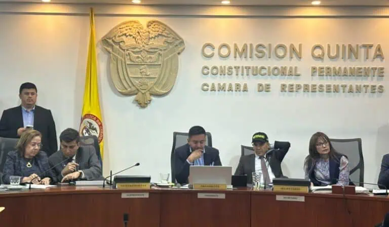 Entidades energéticas podrían perder $4,2 billones en presupuesto de inversión para 2027 Debate de control político al que fue citada la ministra de Minas y Energía, María Nohemi Arboleda. Imagen: Alejandro Correa-Valora Analitik