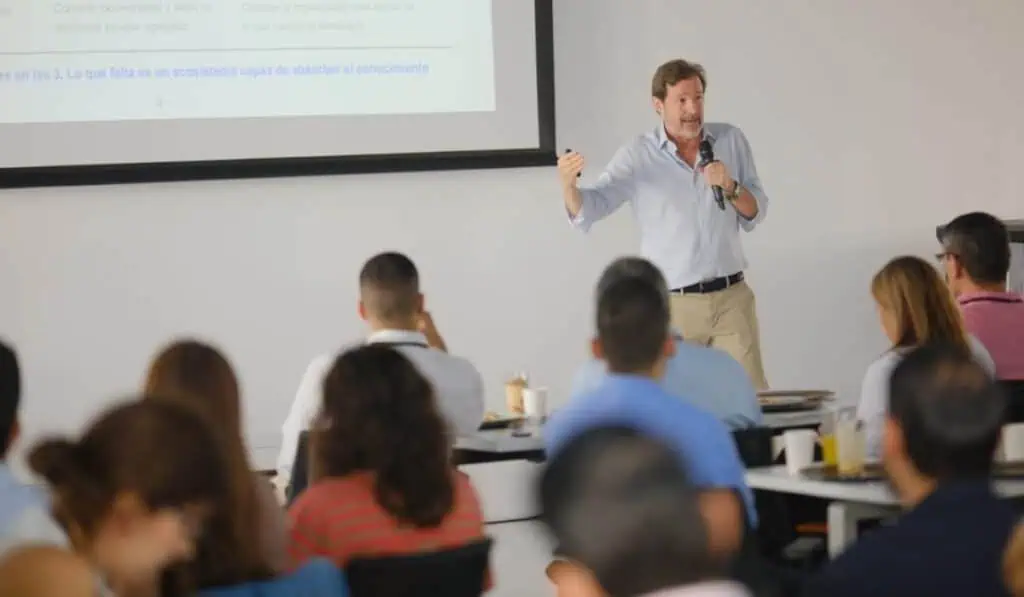 Con nueva estrategia, la Universidad Icesi apuesta acercar el conocimiento de la academia a los desafíos reales de las organizaciones Esteban Piedrahita, rector de la Universidad Icesi