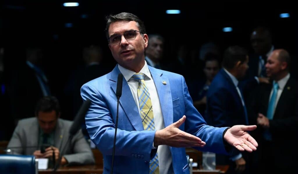 Flávio Bolsonaro recorta ventaja de Lula y estrecha carrera presidencial en Brasil Flávio Bolsonaro. Foto_ Carlos Moura_Agencia del Senado