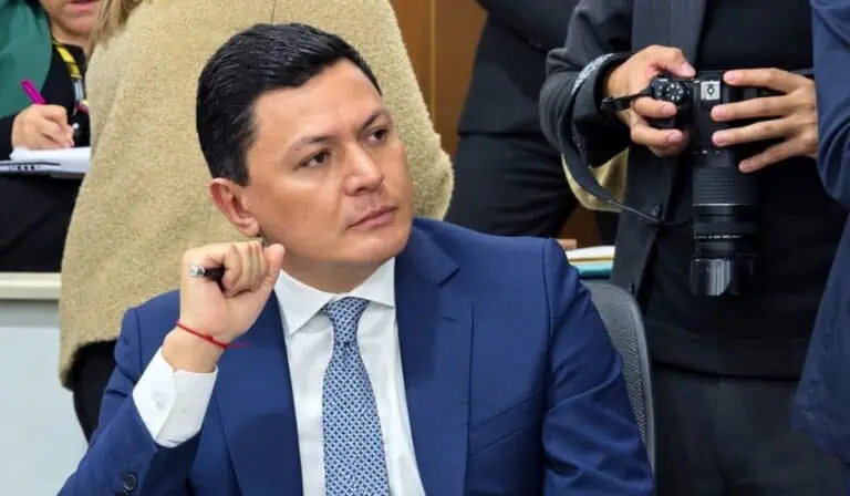 Gobierno buscará tomar parte del recaudo del impuesto vehicular y la sobretasa a la gasolina para mejorar vías Juan Camilo Ostos, director del Invías