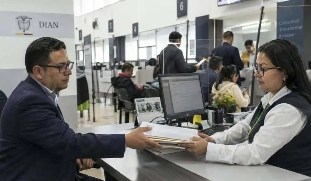La DIAN podría tener que devolverle dinero: revise si está entre los beneficiados DIAN