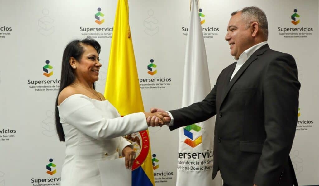 Ramiro Castilla Andrade fue designado como nuevo interventor de Air-e María Rocío Cortés, superintendente encargada de Servicios Públicos y Ramiro Castilla Andrade, nuevo agente interventor de Air-e. Imagen: Superservicios