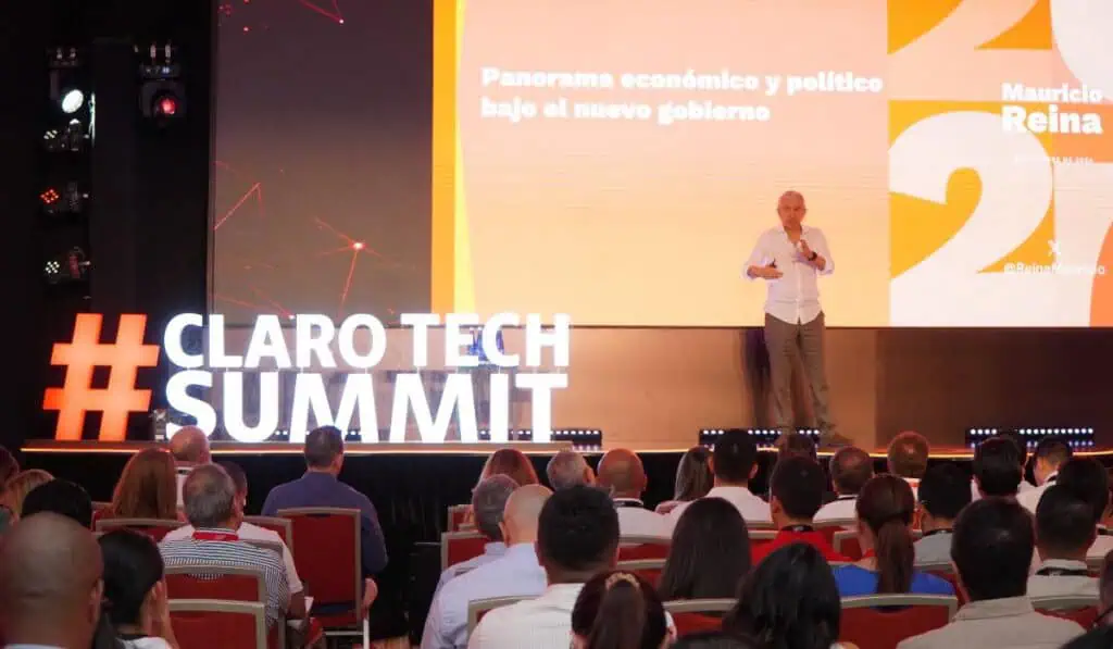 “El Gobierno tiene que hacer una caída del gasto público y expandir el sector privado”: Mauricio Reina de Fedesarrollo Mauricio Reina en el Claro Tech Summit 2026