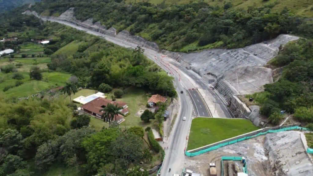 Megaobra que conecta el Valle de Aburrá con el Suroeste antioqueño y el suroccidente del país quedó lista Megaobra que conecta el Valle de Aburrá con el Suroeste antioqueño y el suroccidente del país quedó lista