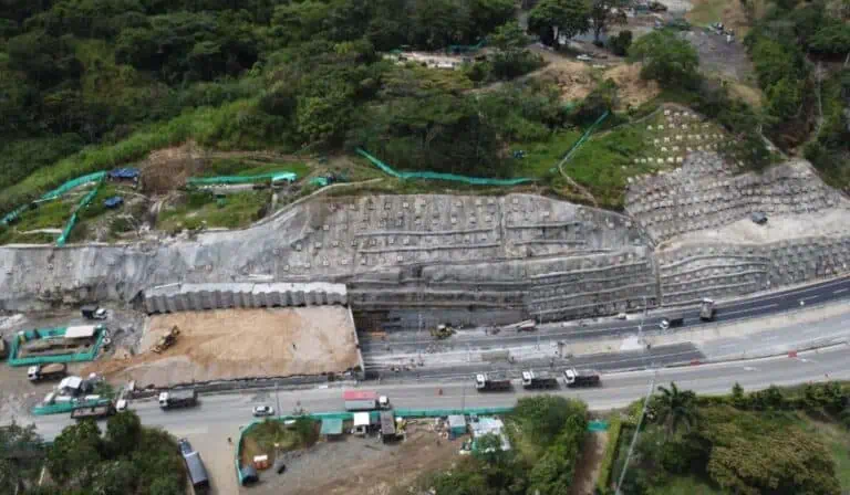 Megaobra que conecta el Valle de Aburrá con el Suroeste antioqueño y el suroccidente del país quedó lista Megaobra que conecta el Valle de Aburrá con el Suroeste antioqueño y el suroccidente del país quedó lista