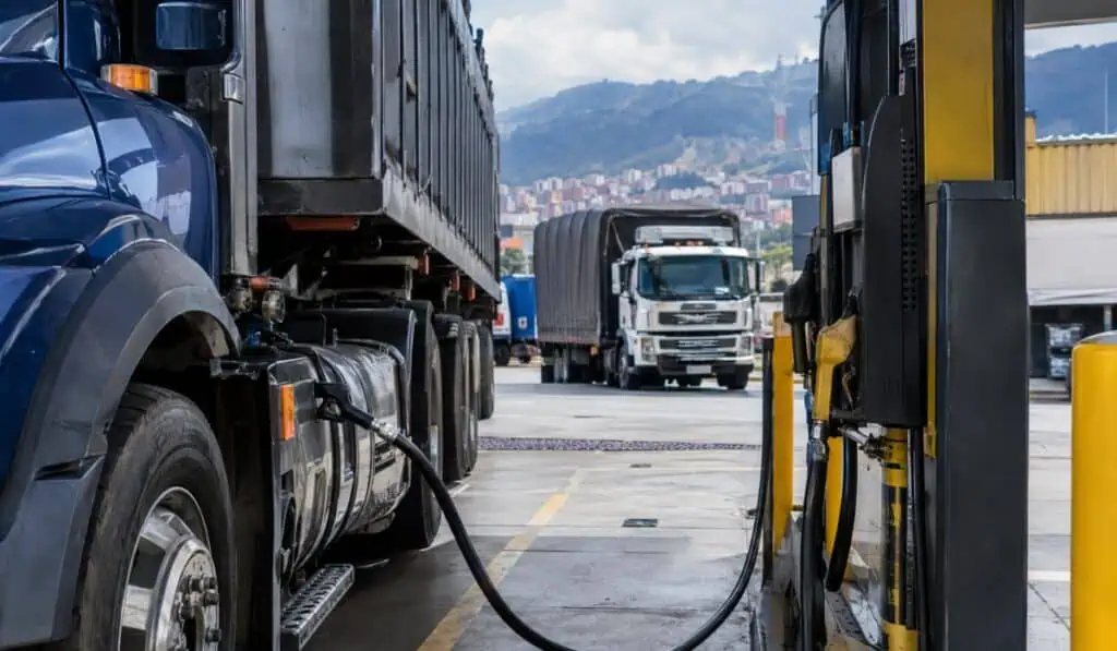 Gobierno autoriza redistribuir recursos de sobretasa al ACPM en Colombia por emergencia del terremoto Mercado del diésel. Imagen: Generada por AI Chat GPT