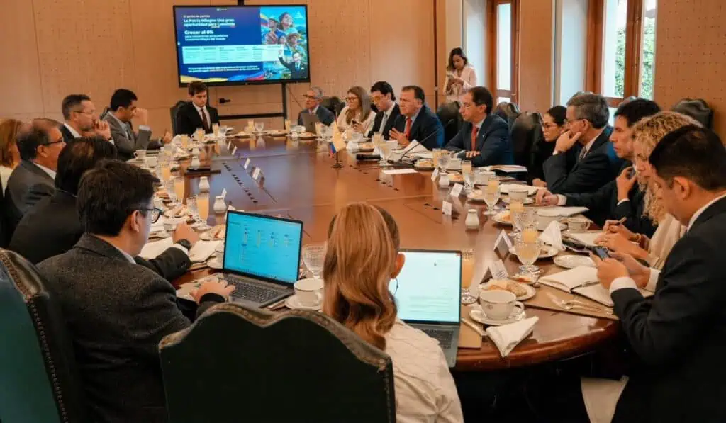 Vicepresidente Restrepo presenta hoja de ruta para que el PIB de Colombia crezca al 6 % Ministros del Gobierno de la Espriella