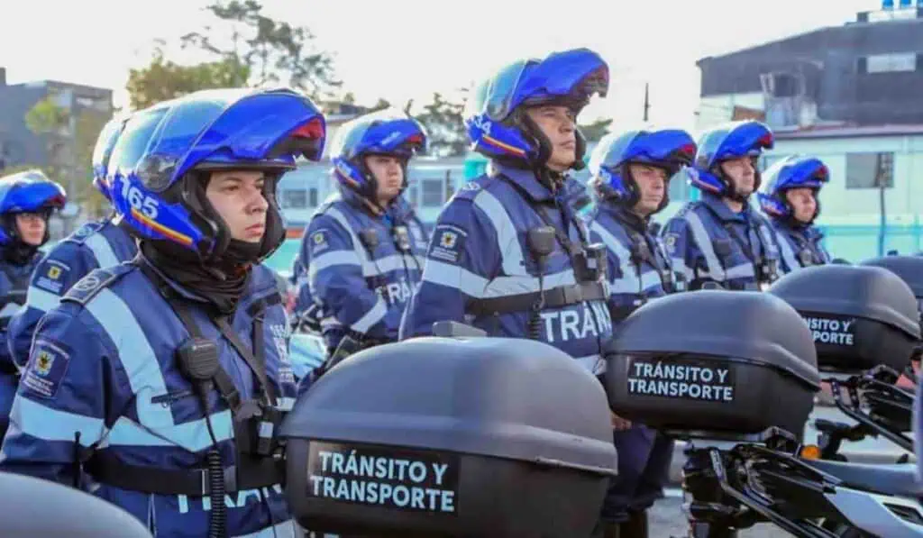 Agentes de tránsito aplicarán nueva norma para conductores que descubran mal parqueados en Bogotá Nuevas normas que aplicarán a conductores mal parqueados