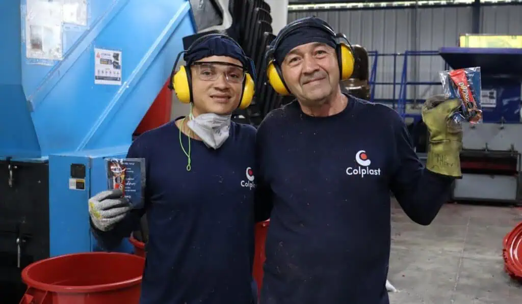 Entrevista | Colplast espera llegar a más países de Latinoamérica: prepara nuevos lanzamientos y revela proyecciones de crecimiento Operarios de Colplast