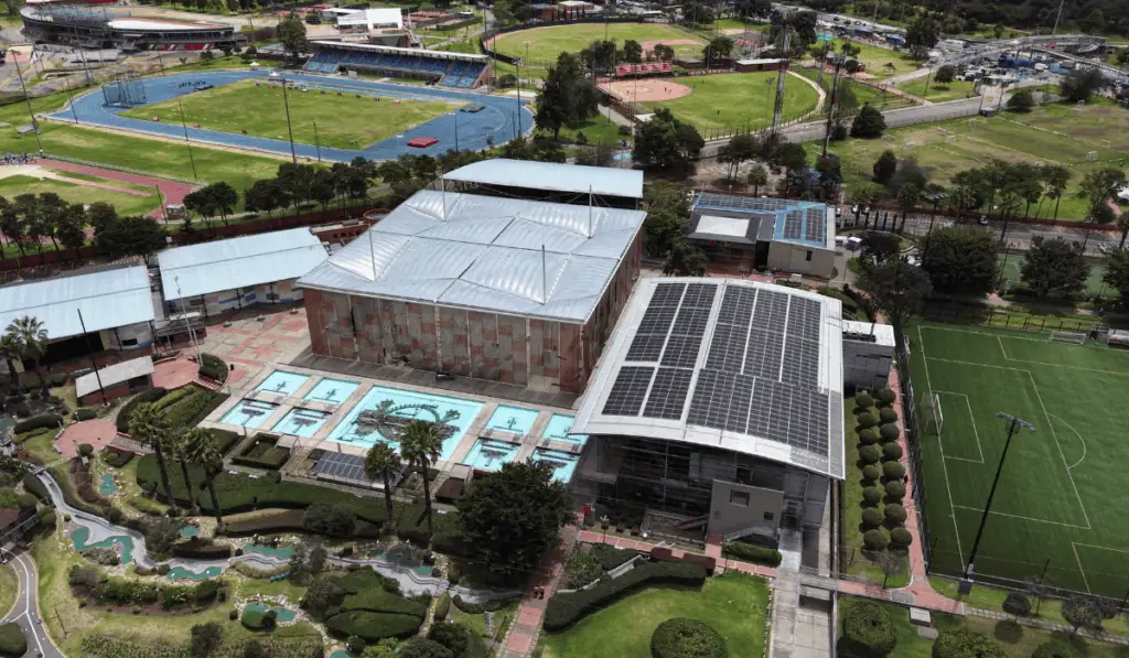 Compensar llevará energía solar a ocho sedes tras alianza con Terpel Sunex Paneles solares