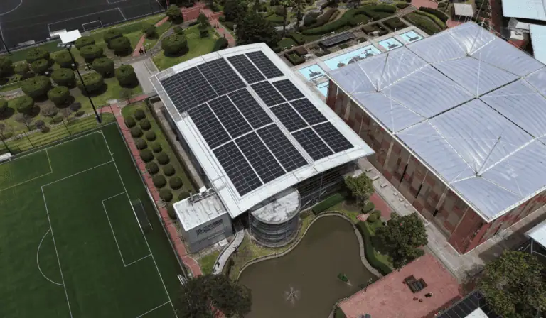 Compensar llevará energía solar a ocho sedes tras alianza con Terpel Sunex Paneles solares Compensar