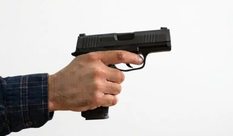 Gobierno levanta suspensión general para porte de armas de fuego: ¿qué cambia y qué pasará con permisos vigentes? Porte de armas