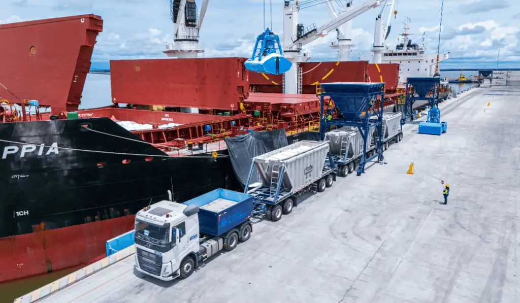 We agro estrena ruta de fertilizantes y apunta a reducir costos logísticos para el agro colombiano Primera importación we agro