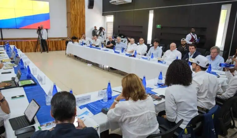 De la Espriella y empresarios lanzan ambicioso “Plan Marshall” para el Chocó: $1 billón en vías, malecón y canal interoceánico Reunión entre Abelardo y empresarios