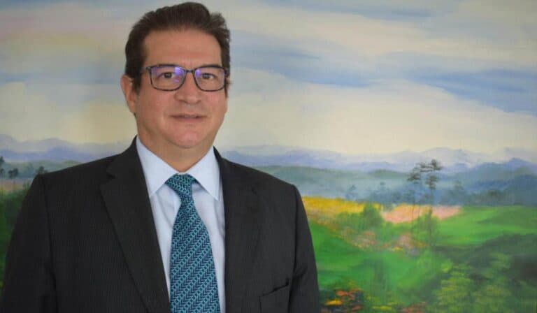 Rodolfo Zea llega a la Presidencia de Fiducentral tras salida de Carolina Escobar hacia Hidroituango Rodolfo Zea, presidente de Fiducentral