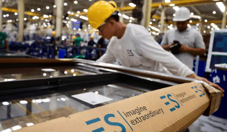 Tecnoglass enviará miles de ventanas a zonas afectadas por el terremoto Tecnoglass envió las primeras 500 ventanas corredizas