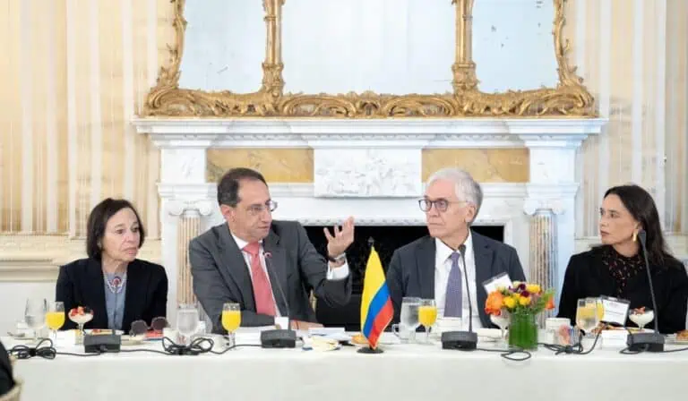 Gobierno presenta en Nueva York Misión Crecer para acelerar inversión y llevar PIB al 6 % Vicepresidente, José Manuel Restrepo