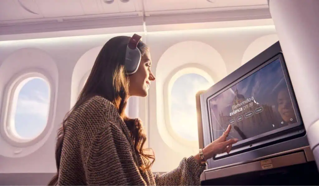 Avianca renueva oferta premium en Colombia y las Américas: nuevas suites en vuelos, menús de lujo y cambios en salas VIP Avianca continúa fortaleciendo su propuesta premium con la consolidación de Business Class Américas en todas las rutas dentro del continente, la ampliación de su oferta de entretenimiento a bordo y el avance progresivo de la conectividad Wi-Fi en su red. Foto: Avianca.