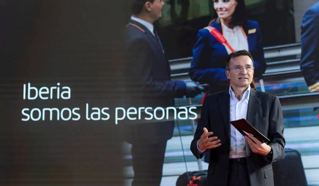 Iberia se prepara para su siglo de vida con inversiones de 6.000 millones de euros y expansión en América Latina Iberia se prepara para su siglo de vida con inversiones de 6.000 millones de euros y expansión en América Latina