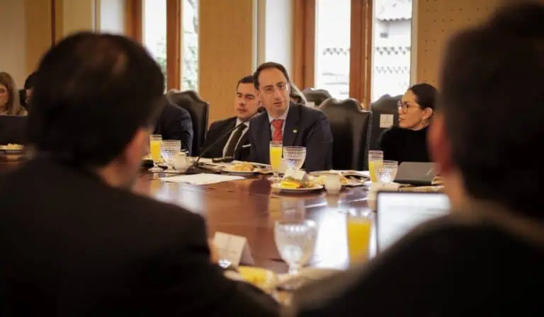 Así crecería la economía de Colombia al 6 %: ¿Qué pasará con el empleo? economia de colombia crecimiento