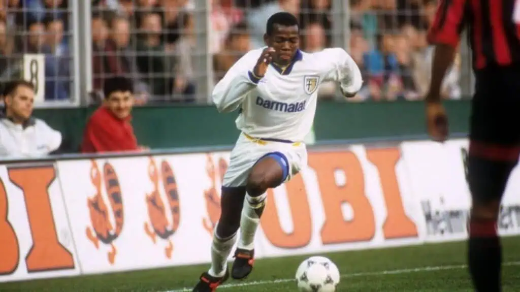Leicester revive una pesadilla conocida: Los campeones europeos que terminaron quebrados o al borde de desaparecer Faustino Asprilla en el Parma