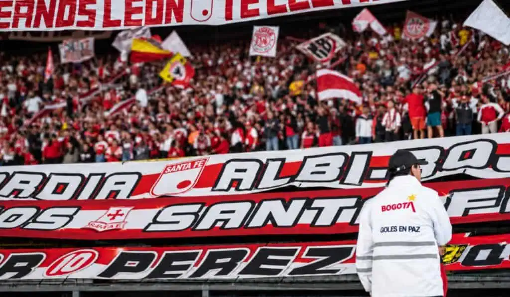 El 97 % de las multas por violencia en el fútbol colombiano queda sin cobrar y fallan controles a sancionados Violencia en el fútbol colombiano.