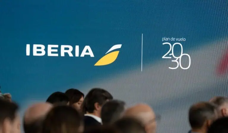 Iberia se prepara para su siglo de vida con inversiones de 6.000 millones de euros y expansión en América Latina Iberia se prepara para su siglo de vida con inversiones de 6.000 millones de euros