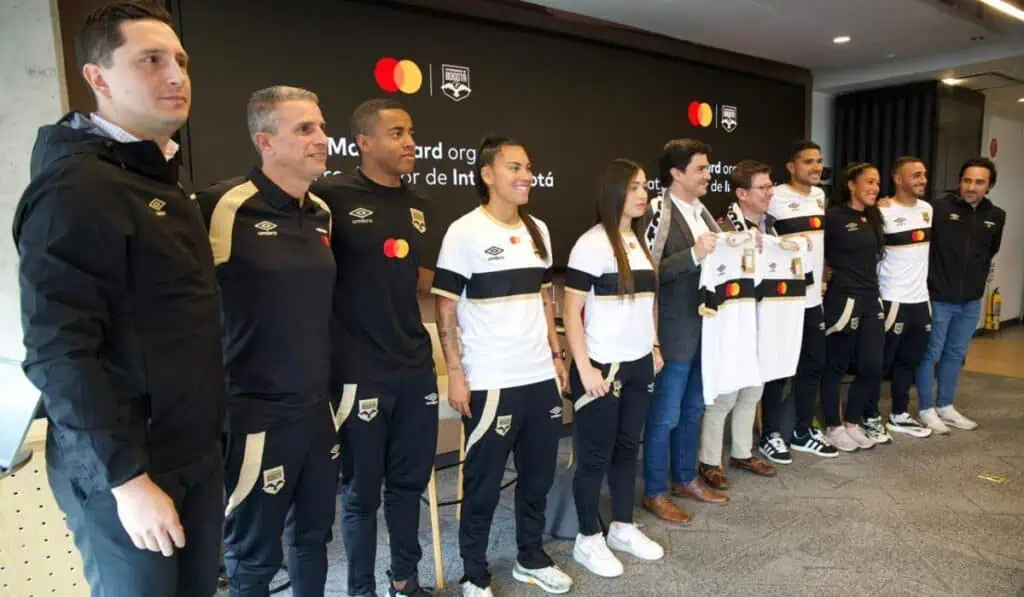 Mastercard elige a Inter Bogotá para estrenarse como patrocinador principal en el fútbol colombiano La llegada de Mastercard representa uno de los movimientos comerciales más importantes del Inter Bogotá