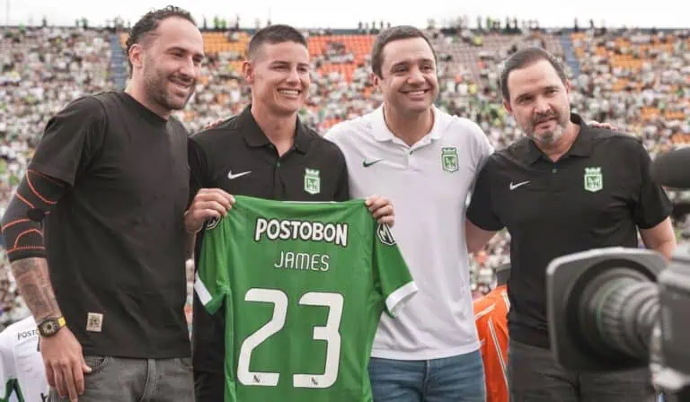 James Rodríguez ya mueve el negocio de Atlético Nacional con camisetas, abonos y un efecto que puede llegar a otros estadios del país James Rodríguez ya mueve el negocio de Atlético Nacional con camisetas, abonos y un efecto que puede llegar a otros estadios del país