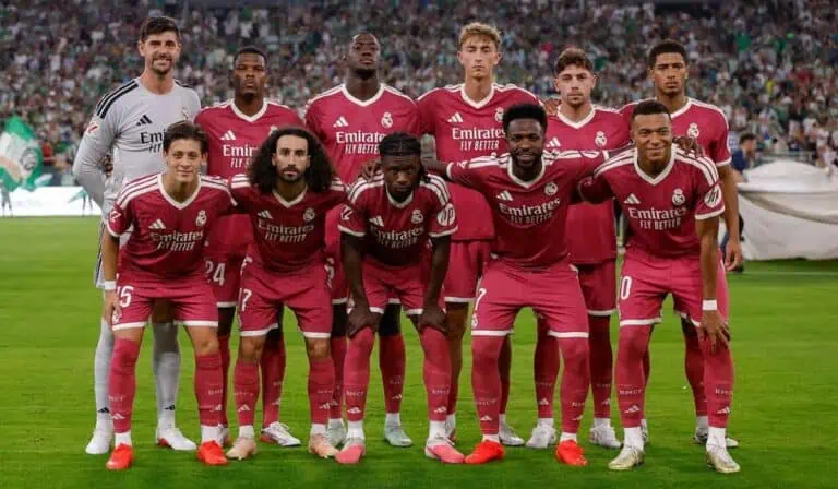 Real Madrid gastó US$261 millones en fichajes sin vender una sola estrella: Su cantera cubrió más del 90 % Real Madrid gastó US$261 millones en fichajes sin vender una sola estrella